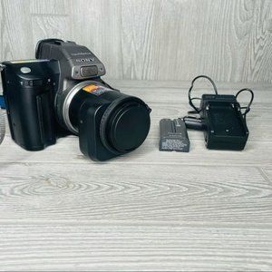 Vintage Sony Mavica video camera and camera with 2 battery’s and charger 2.1 mp